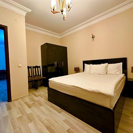 Hotel Tsereteli Batumi Exteriör bild