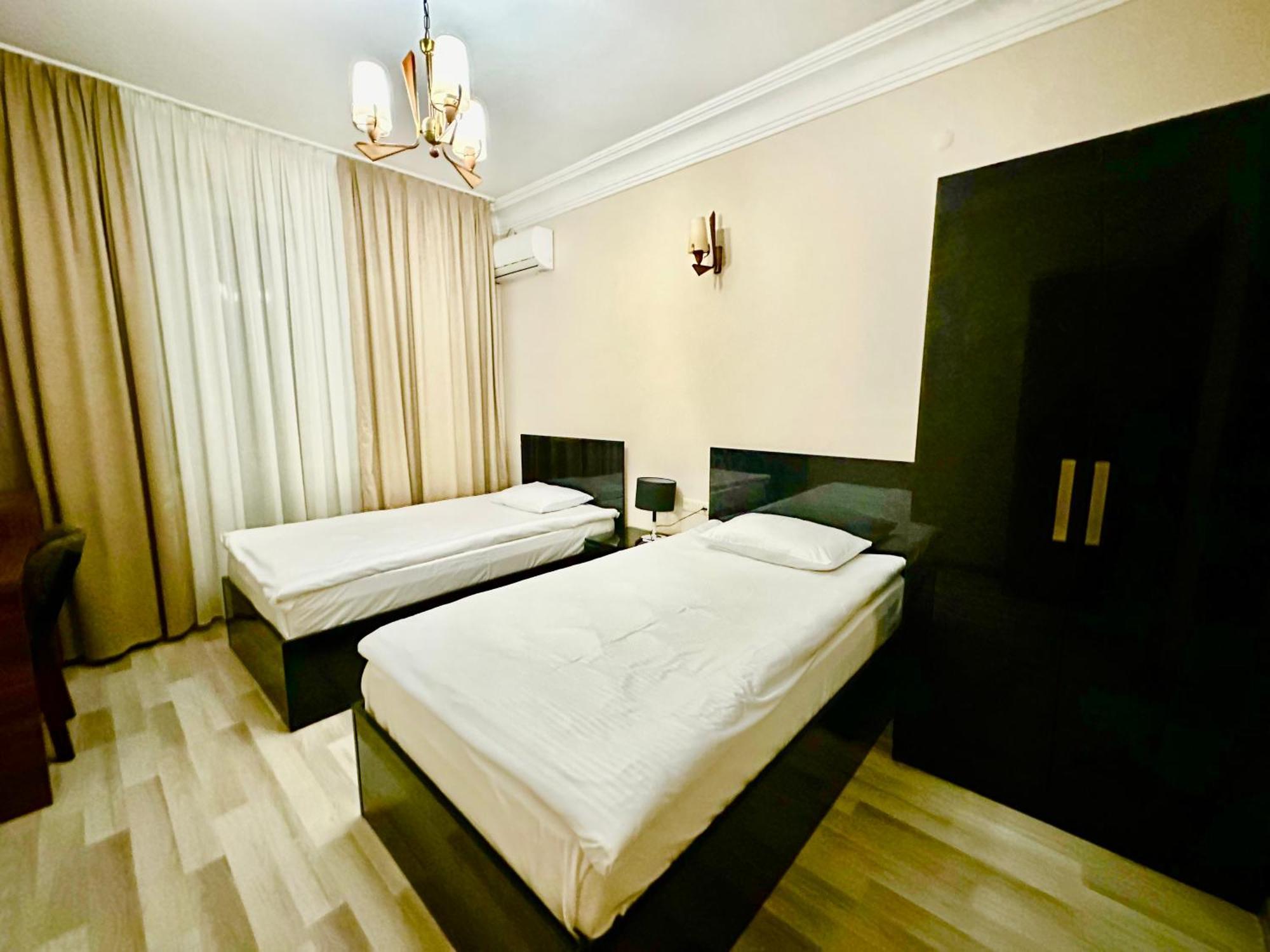 Hotel Tsereteli Batumi Exteriör bild