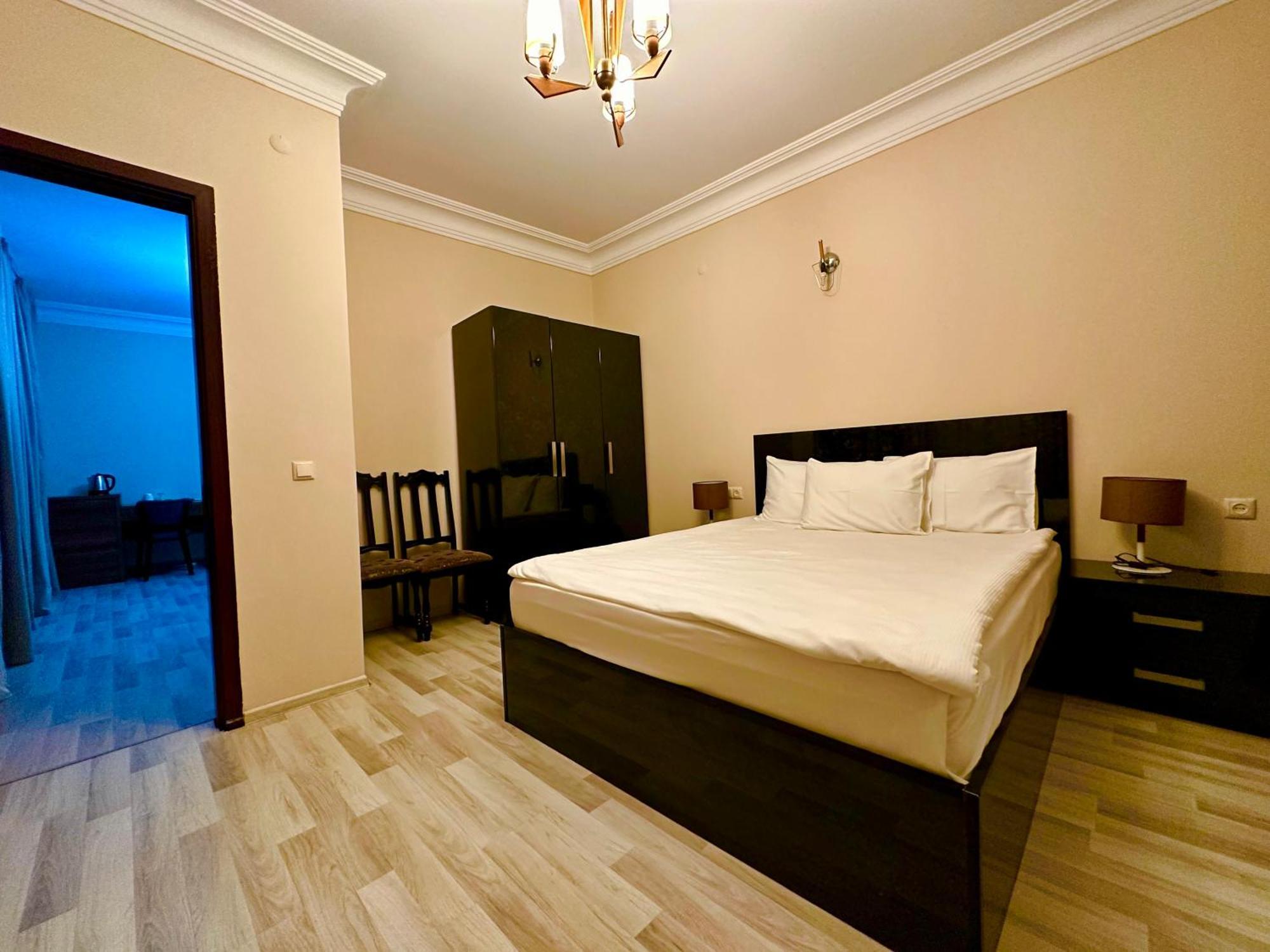 Hotel Tsereteli Batumi Exteriör bild