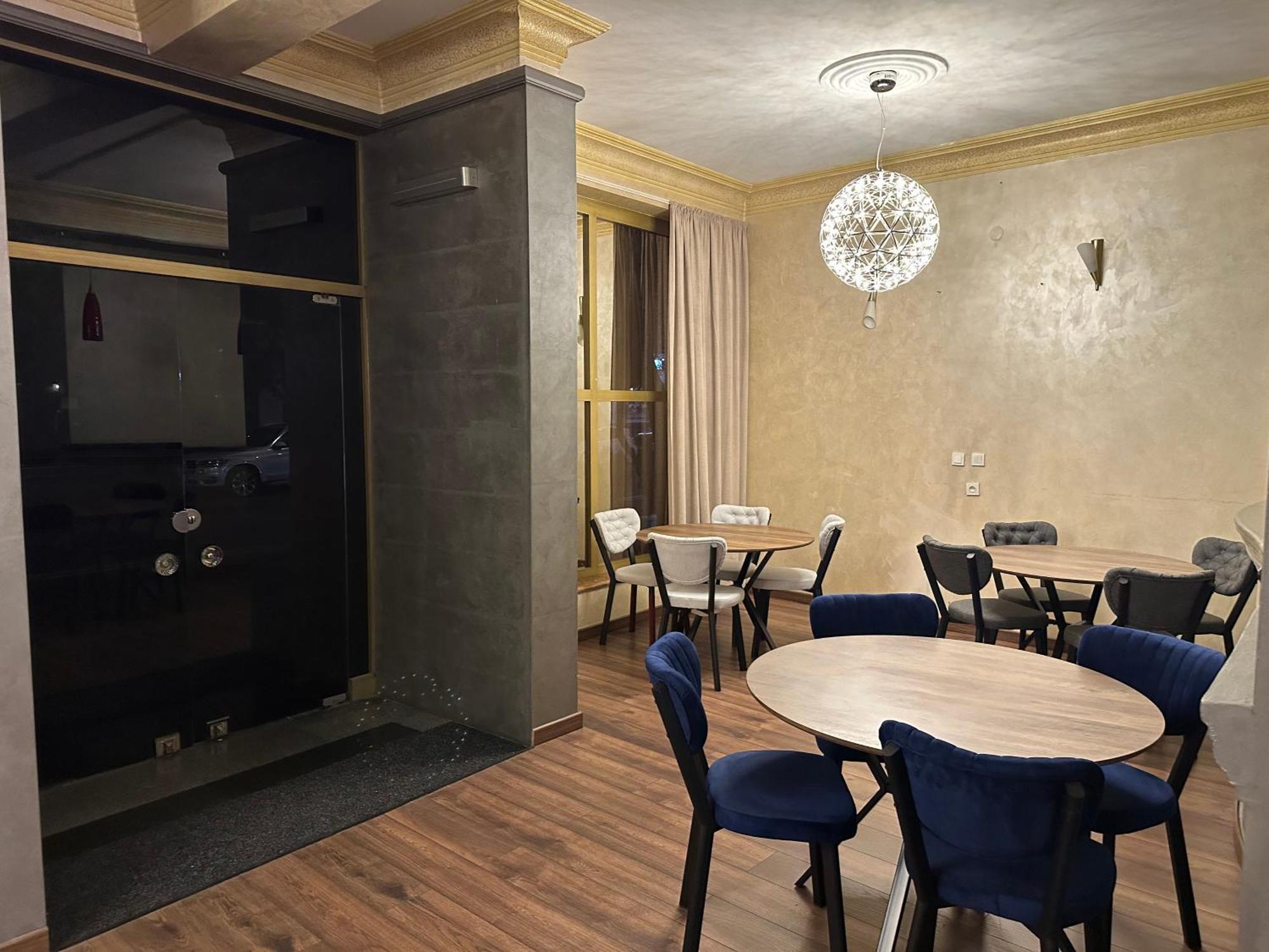 Hotel Tsereteli Batumi Exteriör bild