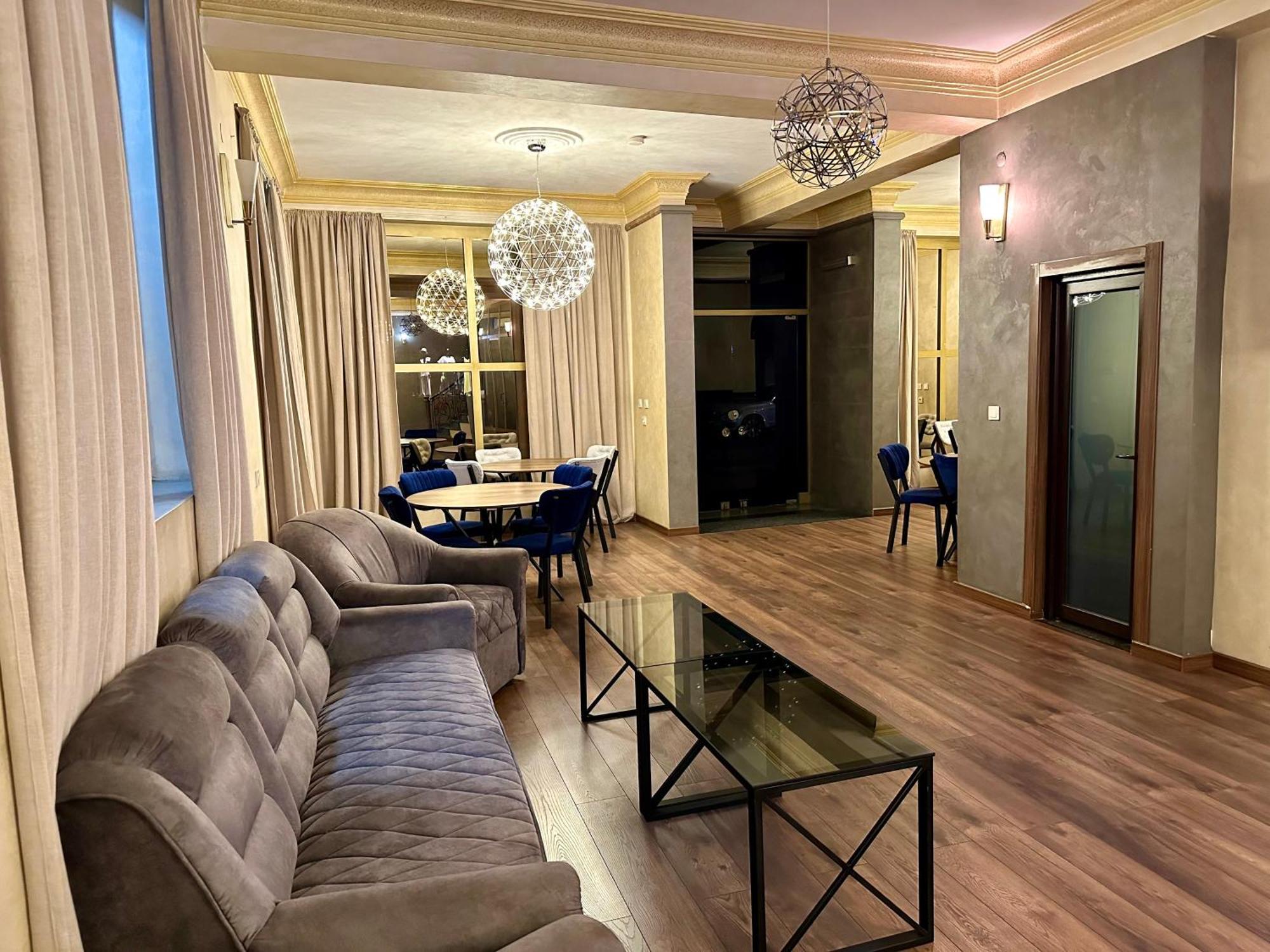Hotel Tsereteli Batumi Exteriör bild