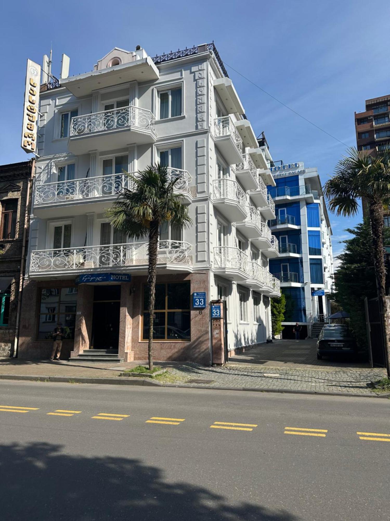 Hotel Tsereteli Batumi Exteriör bild